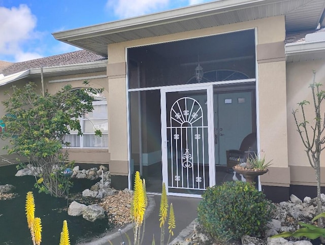 property entrance with stucco siding