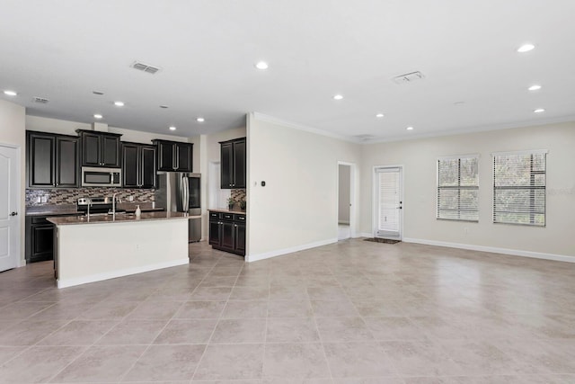 kitchen with tasteful backsplash, visible vents, appliances with stainless steel finishes, open floor plan, and recessed lighting