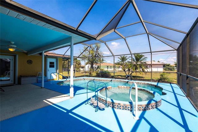 view of swimming pool with a lanai, ceiling fan, a pool with connected hot tub, and a patio