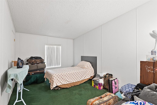 bedroom featuring carpet, a decorative wall, and a textured ceiling