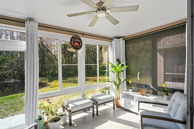 sunroom / solarium featuring a ceiling fan