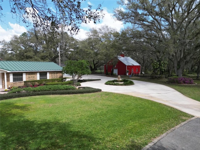 view of yard with concrete driveway