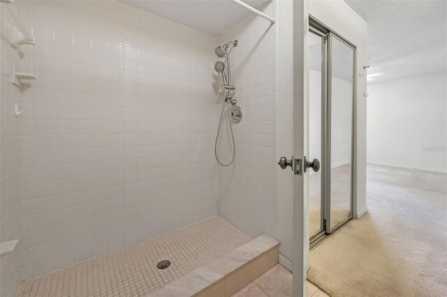2446 Bentley Dr, Palm Harbor, FL 34684 - full bathroom with tiled shower and a textured ceiling