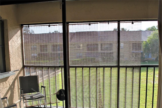 4983 Puritan Cir Unit 524, Tampa, FL 33617 - view of sunroom / solarium
