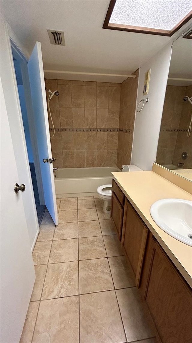 4983 Puritan Cir Unit 524, Tampa, FL 33617 - full bathroom featuring visible vents, washtub / shower combination, toilet, tile patterned floors, and vanity