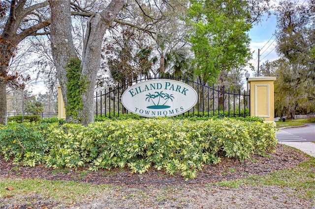 view of community / neighborhood sign