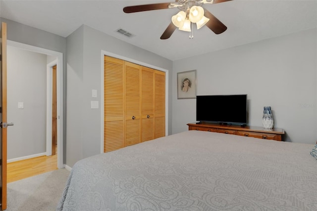 bedroom featuring a ceiling fan, a closet, visible vents, and baseboards