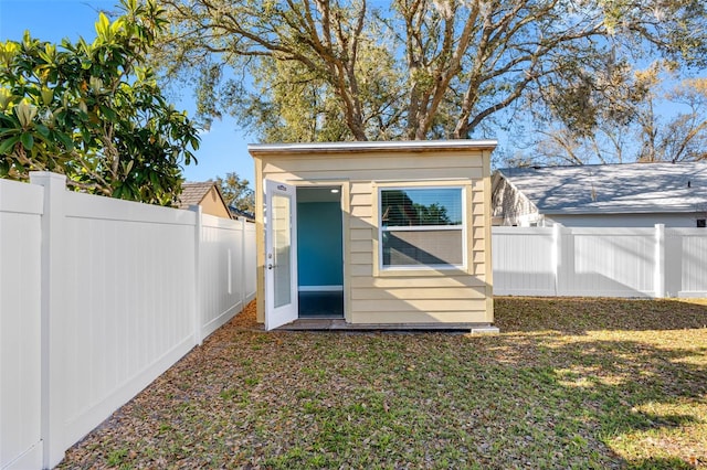 view of outbuilding featuring an outdoor structure and a fenced backyard