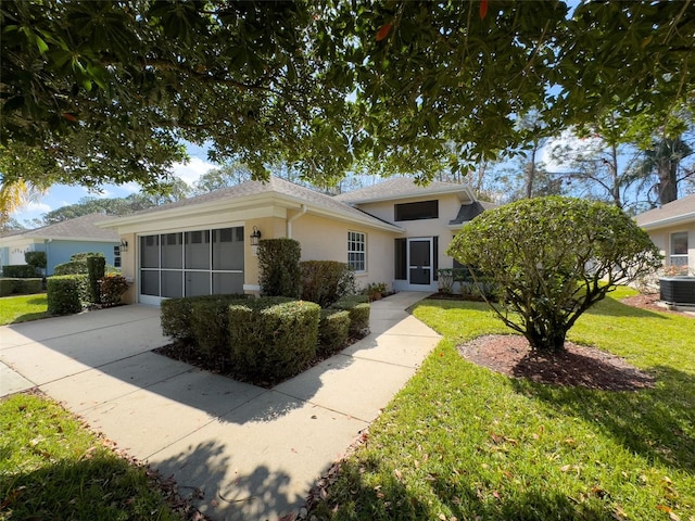 view of front facade featuring stucco siding, an attached garage, central AC unit, driveway, and a front lawn