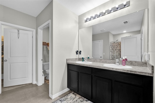 full bath featuring visible vents, a sink, toilet, and double vanity