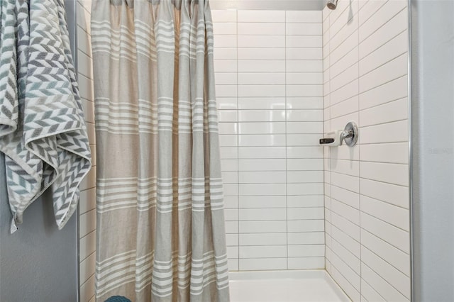 full bath featuring tiled shower