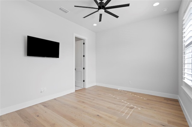 unfurnished room featuring light wood-type flooring, baseboards, visible vents, and ceiling fan