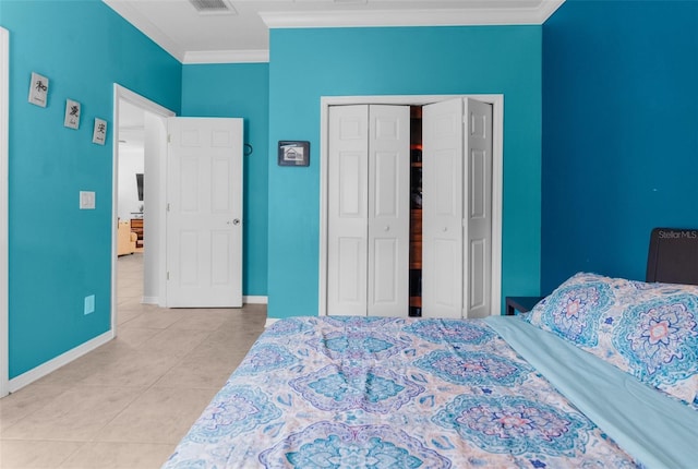 bedroom featuring baseboards, visible vents, ornamental molding, tile patterned flooring, and a closet