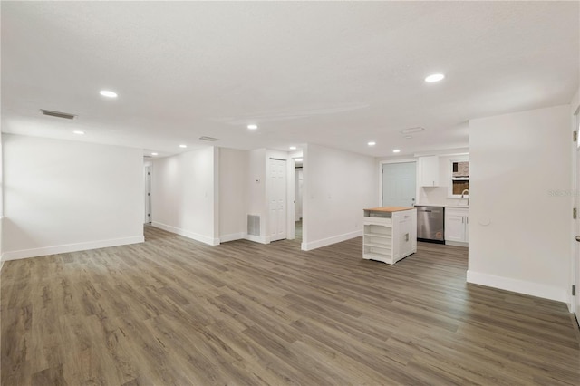 8319 N 14th St, Tampa, FL 33604 - unfurnished living room featuring recessed lighting, wood finished floors, baseboards, and a sink