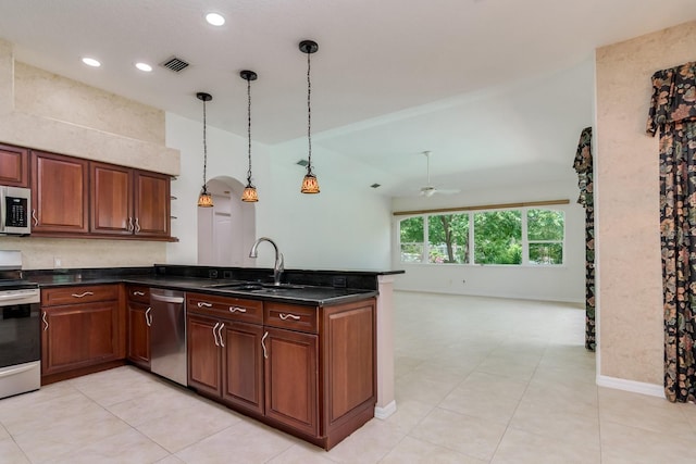 kitchen featuring visible vents, a peninsula, ceiling fan, a sink, and stainless steel appliances