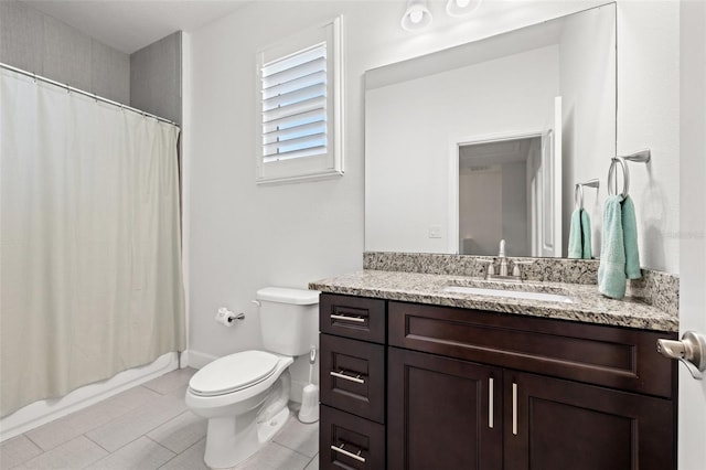 full bath featuring shower / bath combination with curtain, vanity, toilet, and baseboards