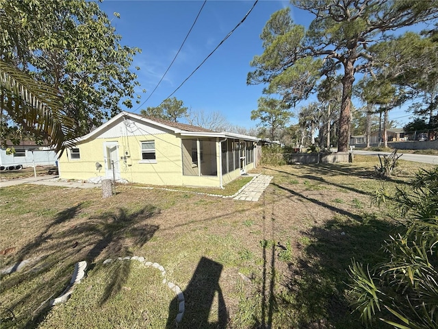 view of side of property featuring a lawn