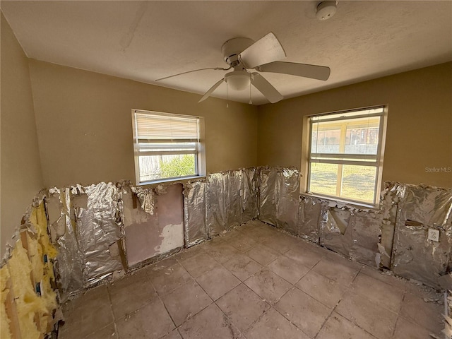 empty room featuring ceiling fan