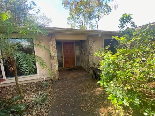 entrance to property with stucco siding