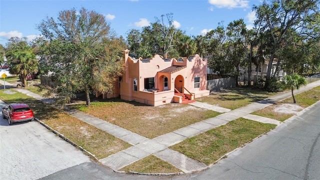 view of front facade featuring a front lawn and stucco siding