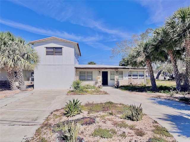 view of front of house with concrete driveway