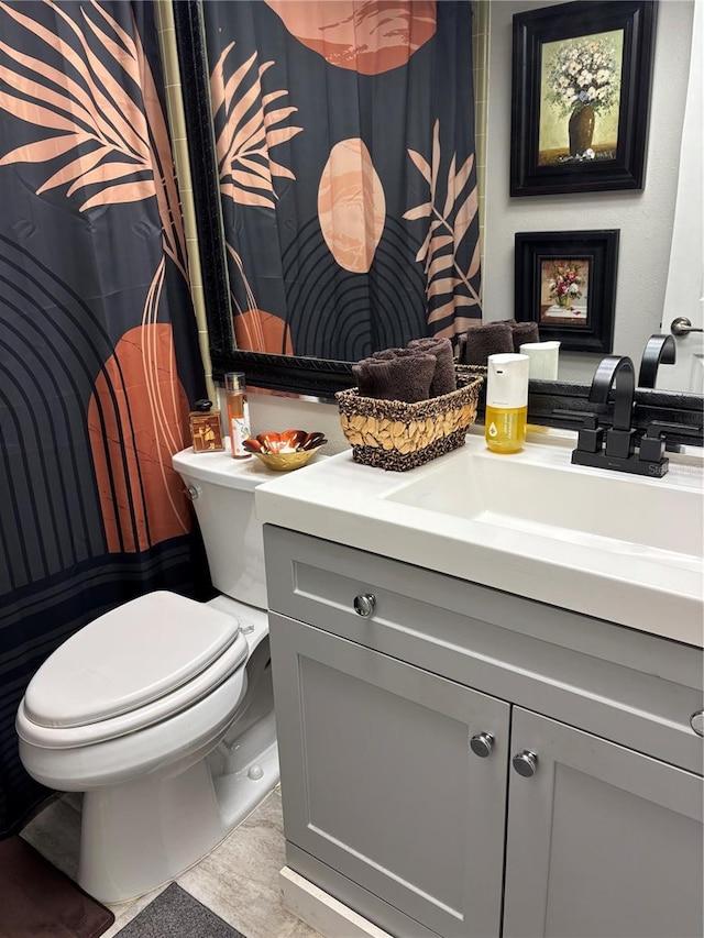 full bathroom with toilet, vanity, and a shower with curtain