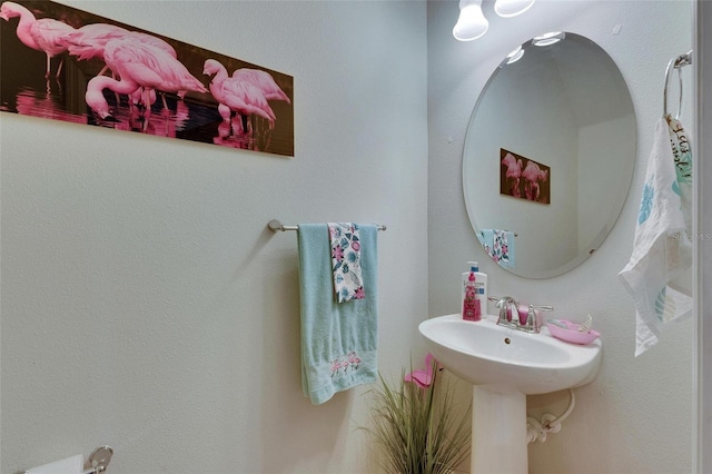 bathroom featuring a sink