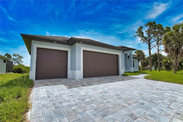 9 Tee View Rd, Rotonda West, FL 33947 - garage with decorative driveway