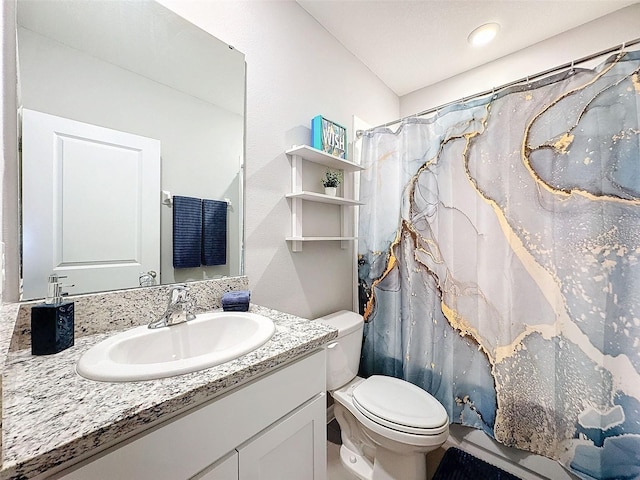 full bath with a shower with shower curtain, vanity, and toilet