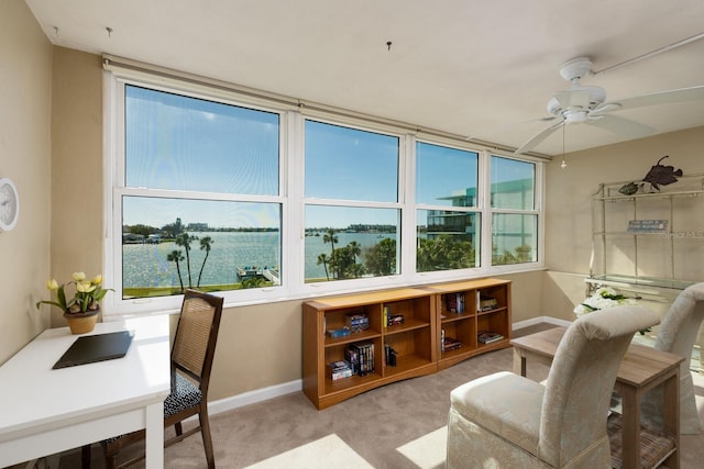 sunroom / solarium featuring a ceiling fan