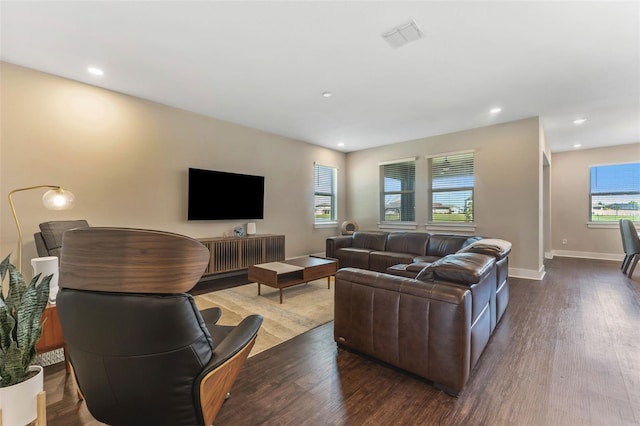 living area featuring recessed lighting, wood finished floors, visible vents, and baseboards