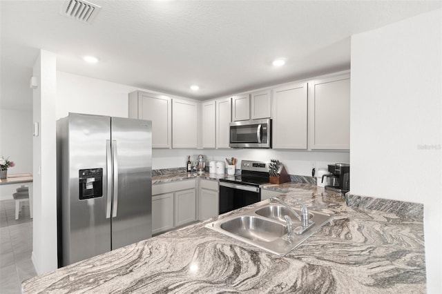 kitchen with visible vents, appliances with stainless steel finishes, tile patterned flooring, a sink, and recessed lighting