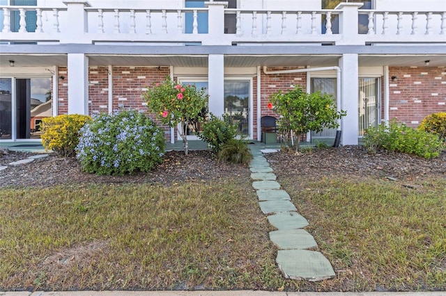 view of yard featuring covered porch and a balcony