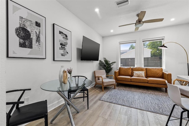 living area with ceiling fan, recessed lighting, visible vents, baseboards, and light wood finished floors