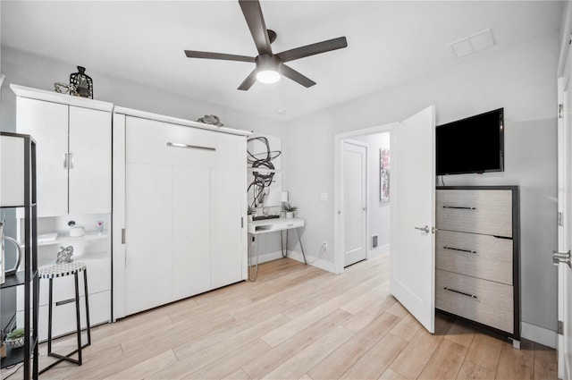 bedroom featuring light wood-type flooring, baseboards, visible vents, and ceiling fan