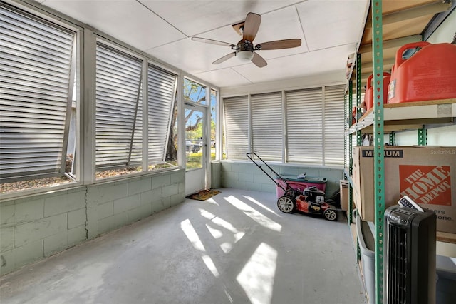 sunroom / solarium with ceiling fan