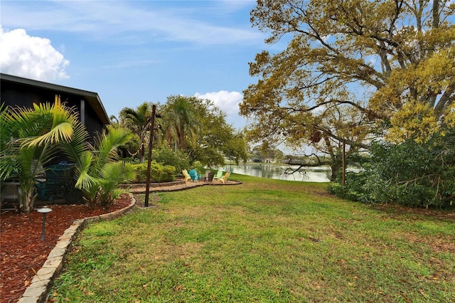 view of yard featuring a water view