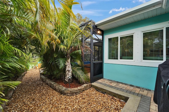 property entrance featuring stucco siding