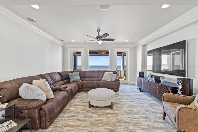 living area featuring visible vents, ornamental molding, a ceiling fan, and recessed lighting