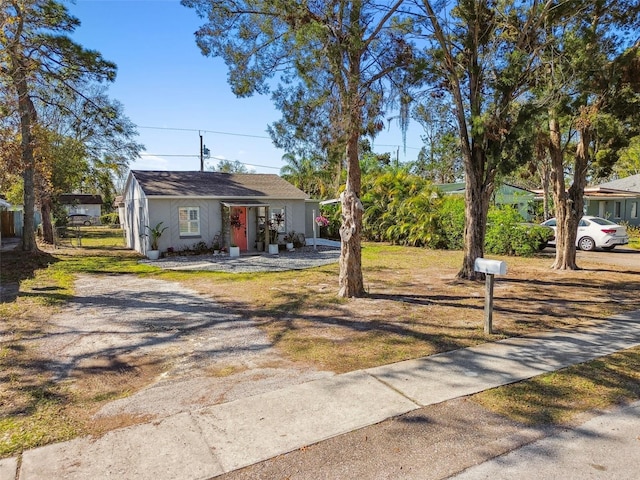 view of front facade with driveway and stucco siding