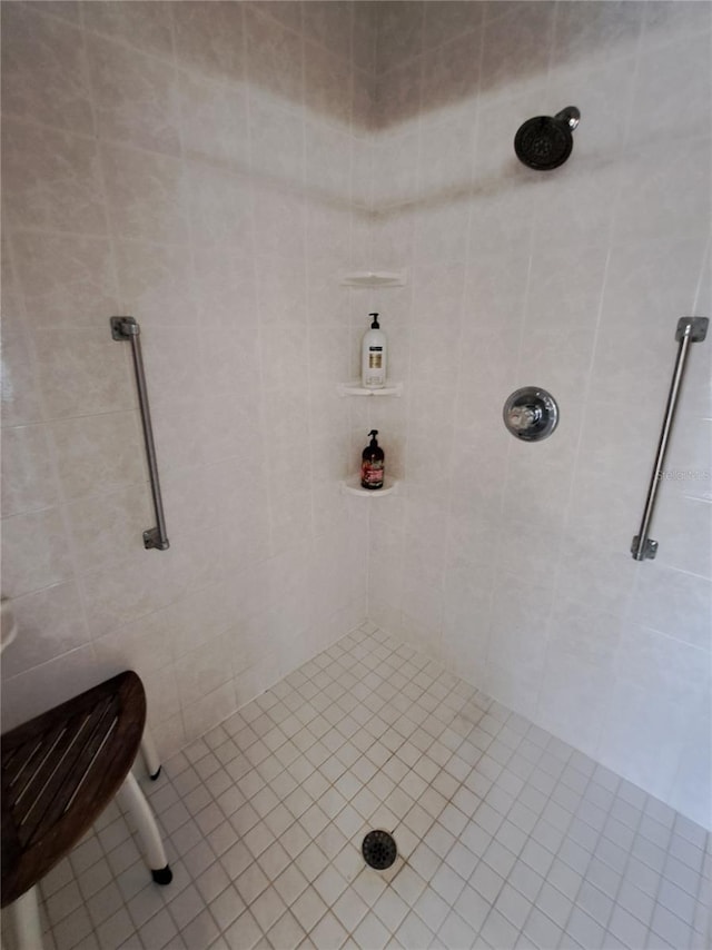 full bath featuring tiled shower