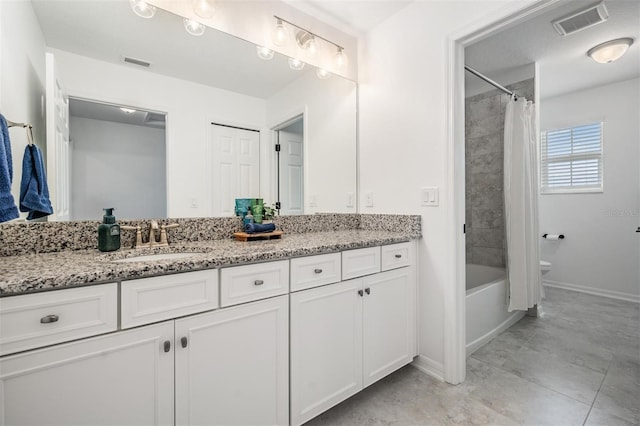 full bath featuring toilet, baseboards, visible vents, and vanity