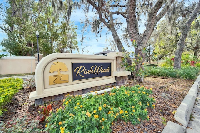 view of community / neighborhood sign