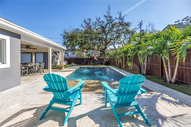 view of swimming pool with outdoor dining area, a fenced backyard, a ceiling fan, a fenced in pool, and a patio area