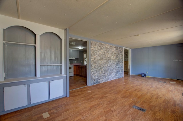 unfurnished room featuring wood finished floors and visible vents