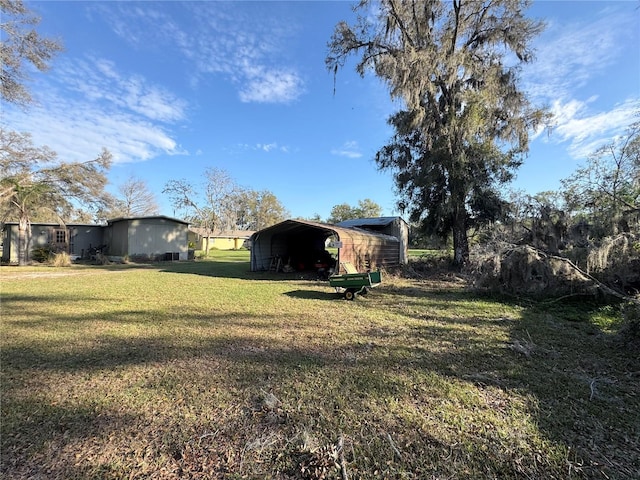 view of yard featuring a detached carport