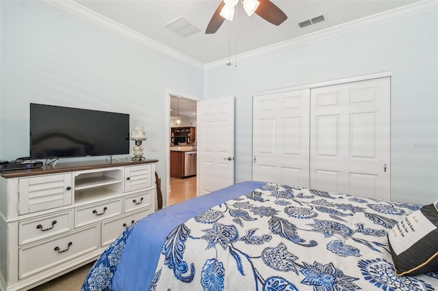 bedroom featuring ornamental molding, a closet, visible vents, and a ceiling fan