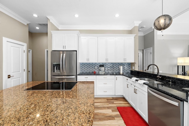 kitchen featuring stainless steel appliances, visible vents, ornamental molding, light wood-type flooring, and backsplash