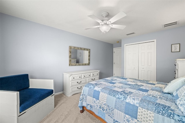 bedroom featuring light carpet, a closet, visible vents, and a ceiling fan