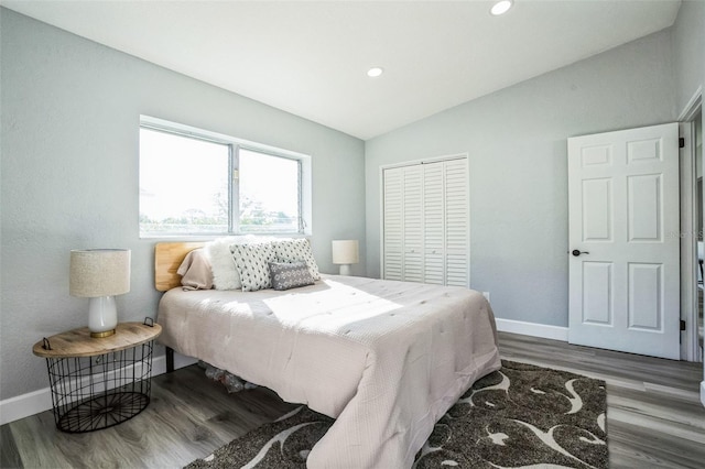 bedroom with vaulted ceiling, recessed lighting, wood finished floors, and baseboards